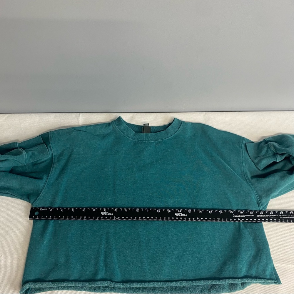 Wild Fable Green Women’s Cropped Sweatshirt Size Medium Teal New York - Picture 10 of 14